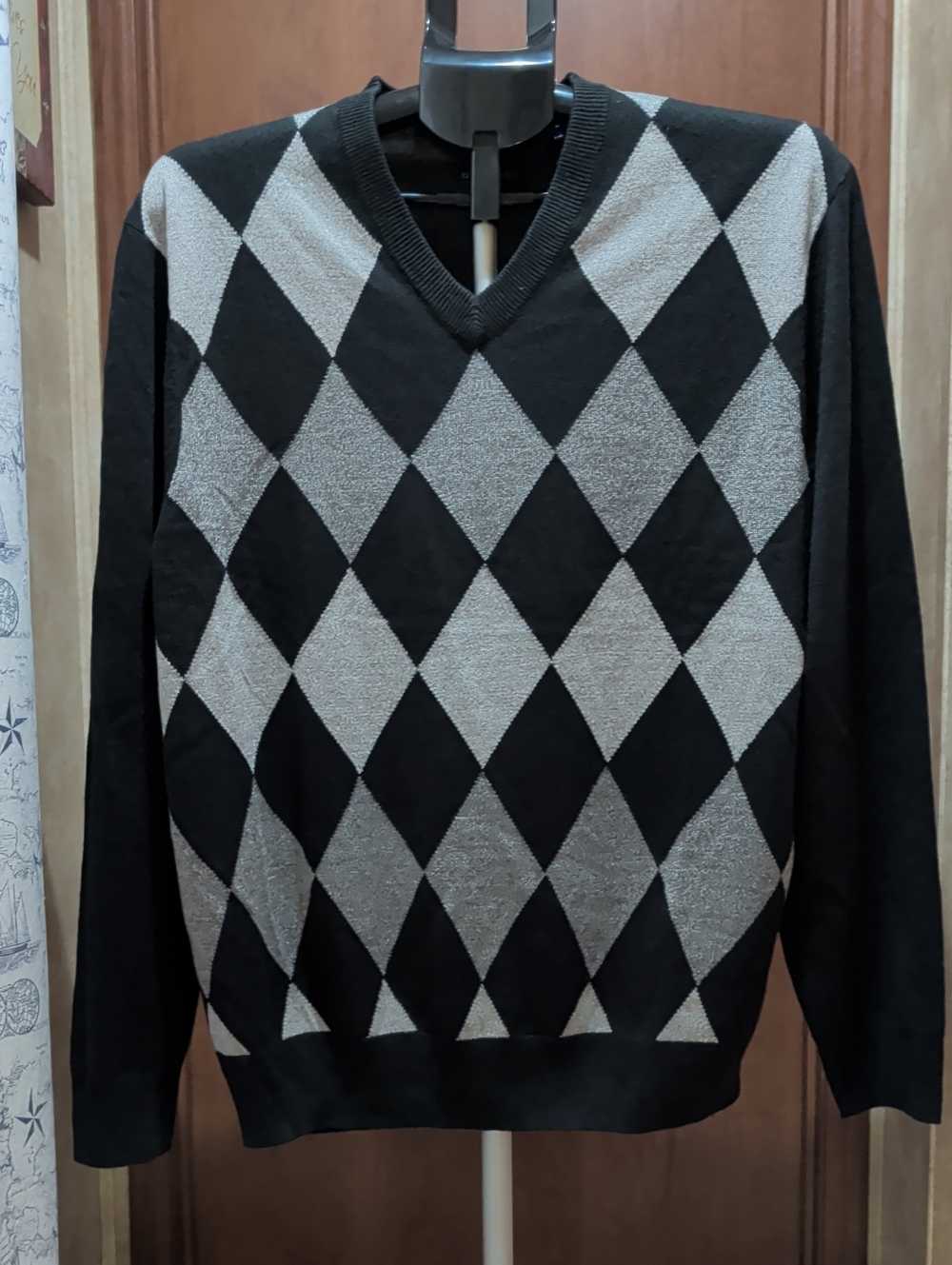 Dockers Black and Gray Argyle V-Neck Sweater